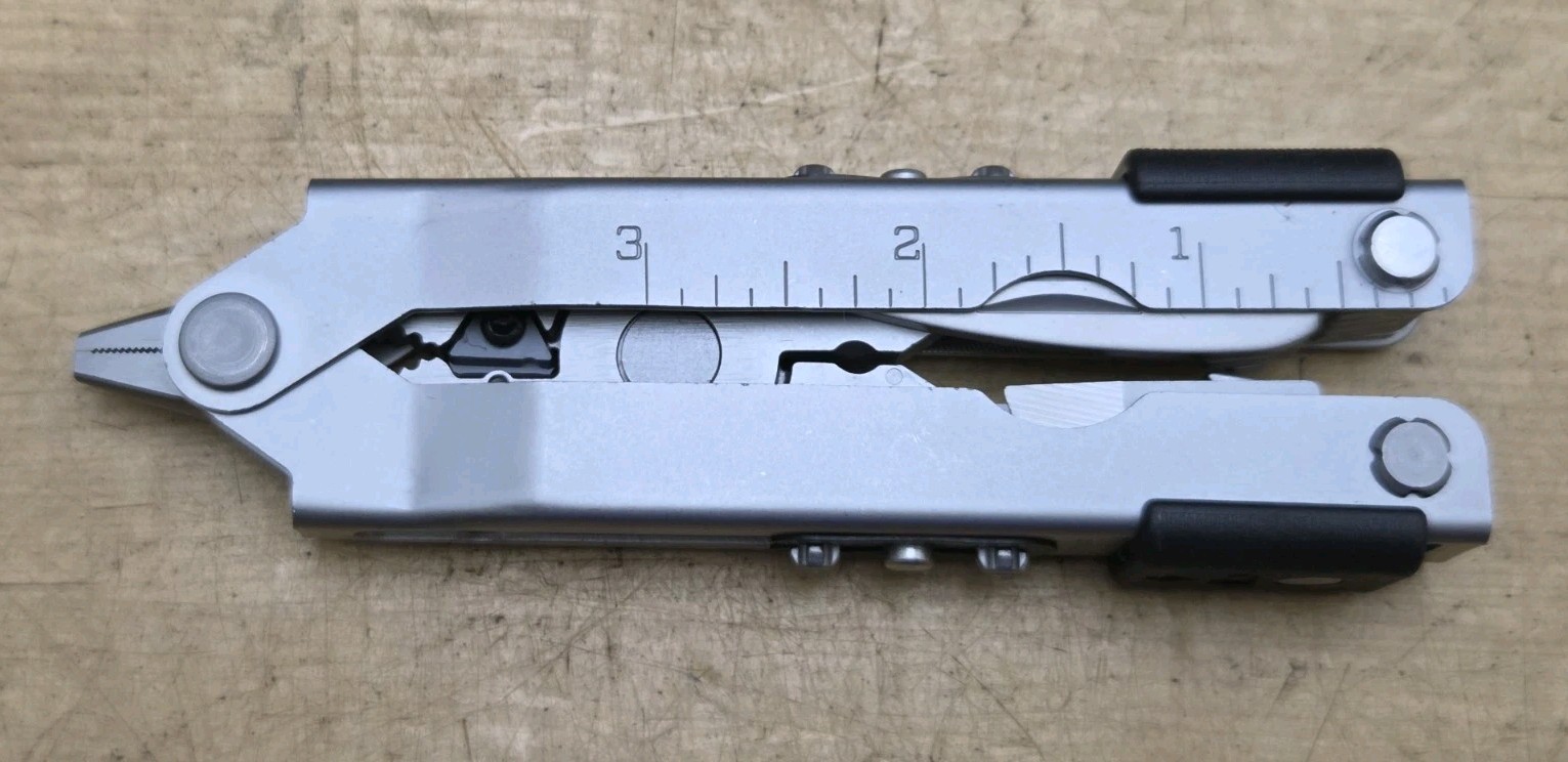 New Gerber Needle Nose Multi-Plier Multi-Tool With Sheath