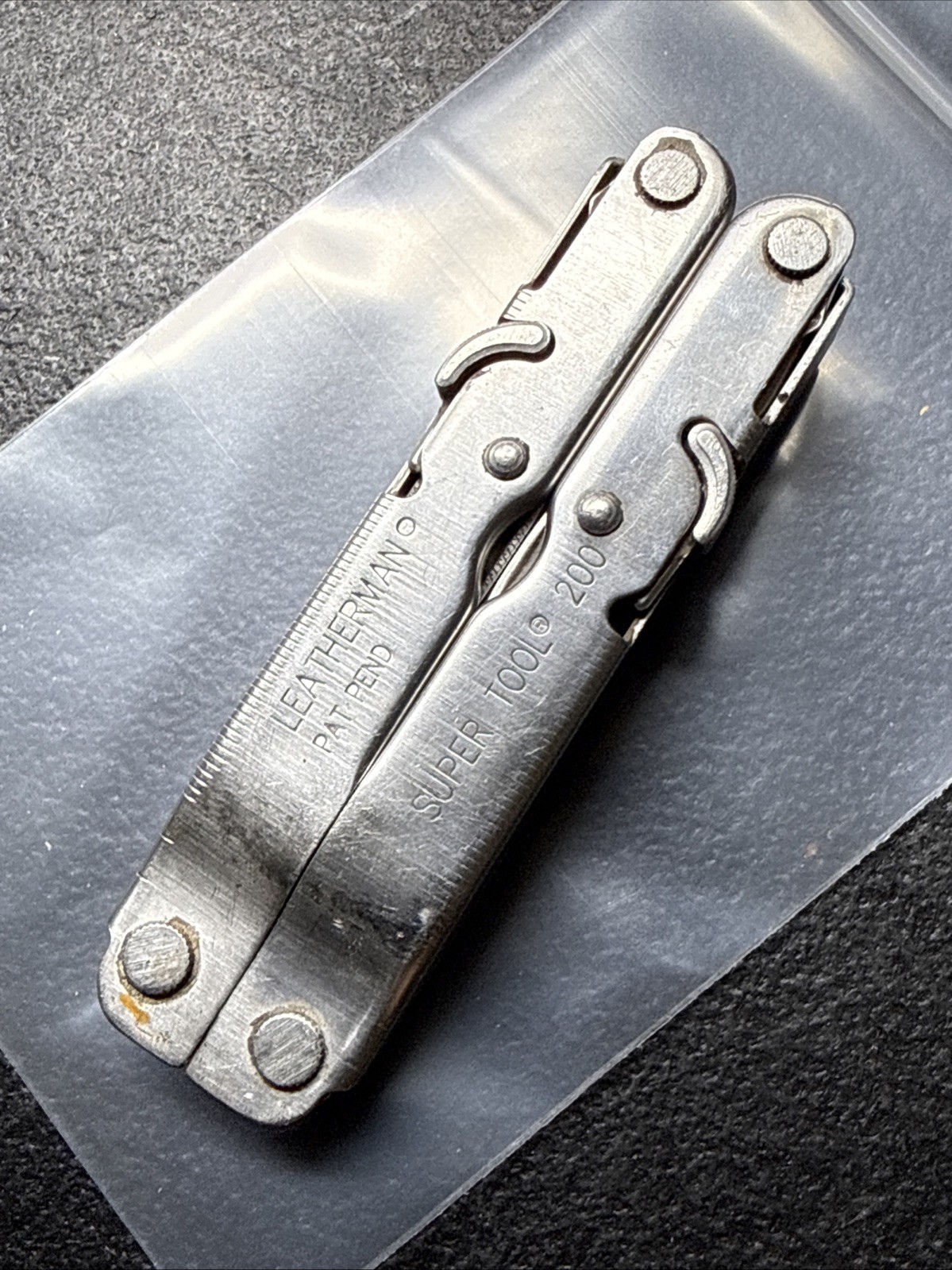 LEATHERMAN 200 SUPER TOOL SELLING FOR PARTS NOT WORKING