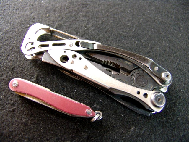 LEATHERMAN SILVER/BLACK SKELETOOL-MULTI TOOL & RETIRED STYLE -LOT OF 2