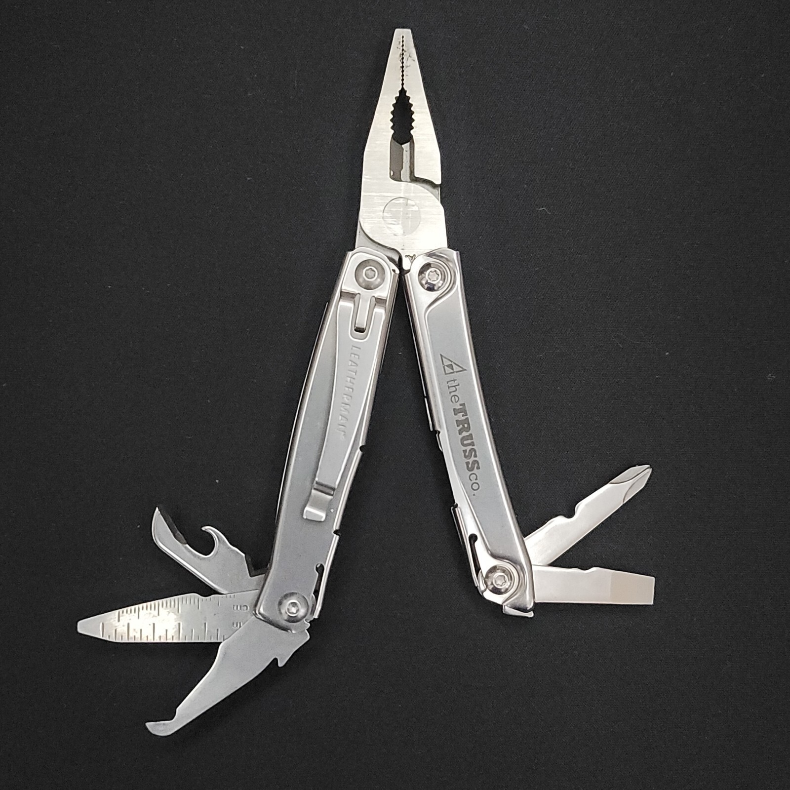 Leatherman Rev 3.8″ Stainless Steel Multi-Tool W/Carry Clip Very Nice USED Tool