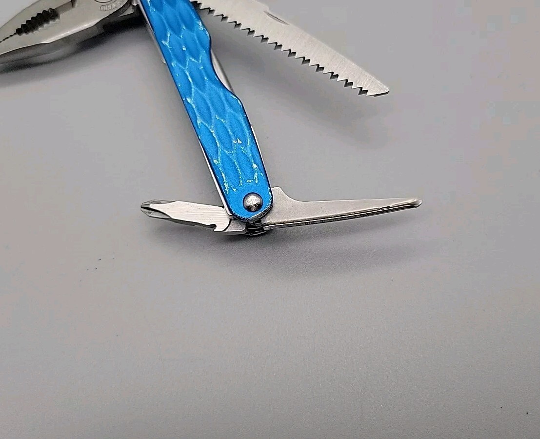 Leatherman Juice CS4 Multi-Tool – Dated 0216 – Blue – Pliers * Retired *
