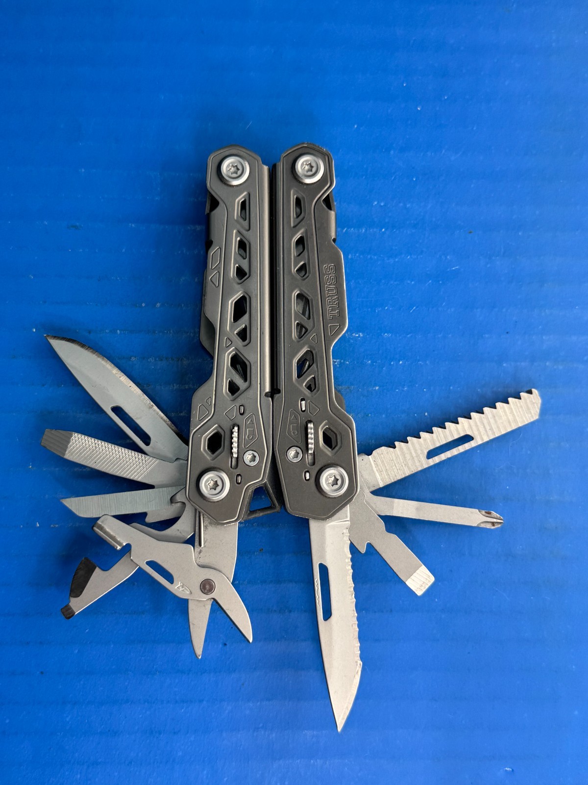 Gerber Truss Multi-Tool 17 Tools Sheath Screwdriver Saw Glass Breaker Pliers