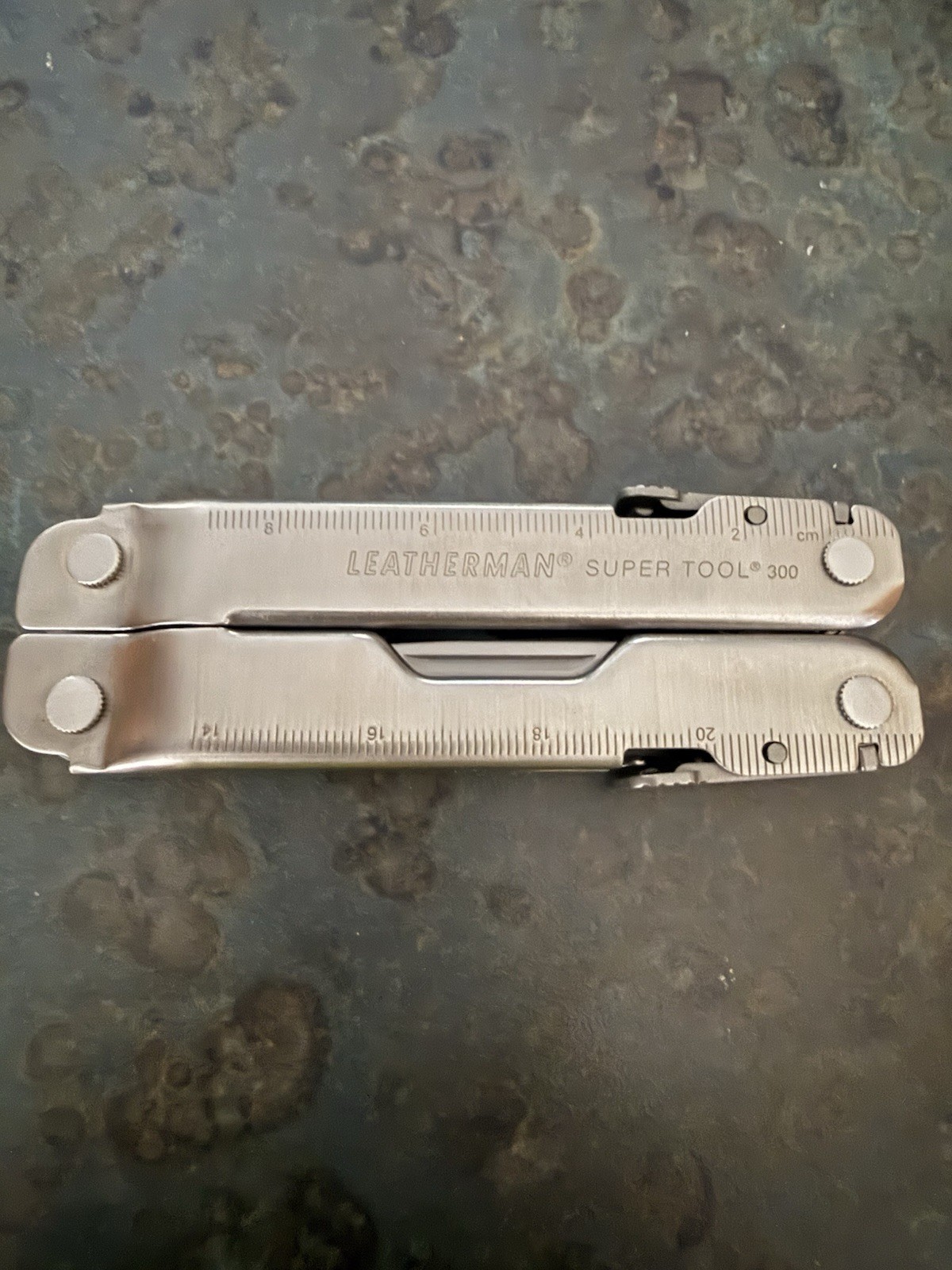 Leatherman – Original Super Tool 300 (Date Stamped 05/19). *NEW IN BOX w/sheath