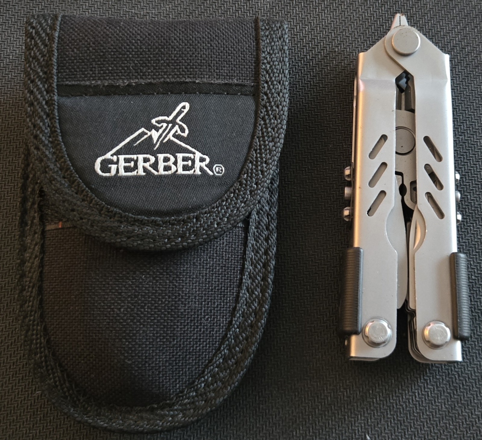 Gerber MP400 Compact Sport Multitool Stainless Steel With Sheath U39 Great Cond.