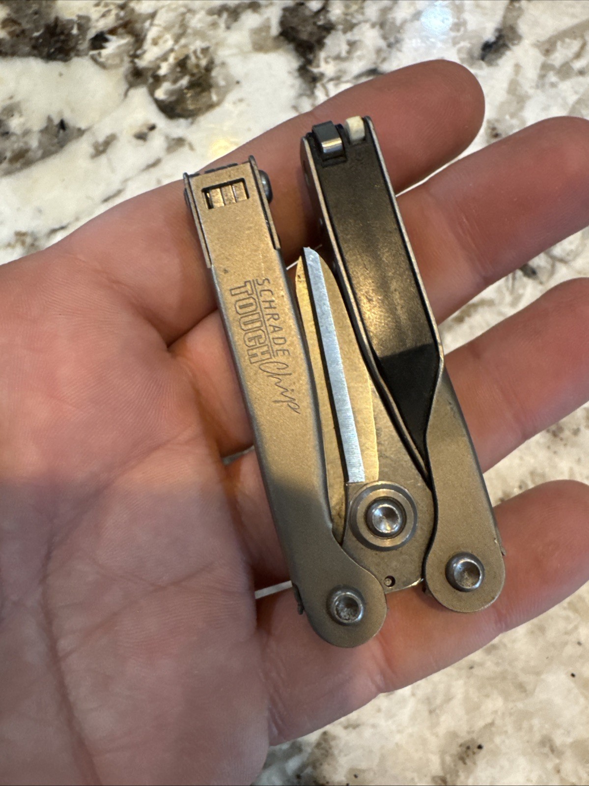 Schrade USA ST2 Multi-tool Tough Chip Compact / Mini Tool