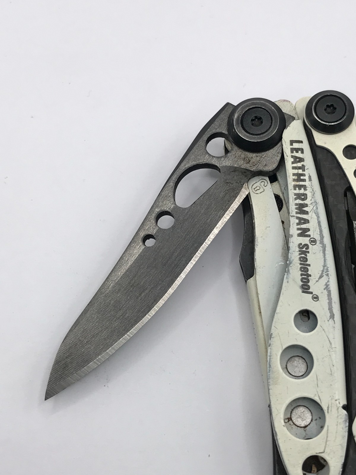 RARE Leatherman WHITE/BLACK Skeletool Carbon Multitool USED see Pic’s