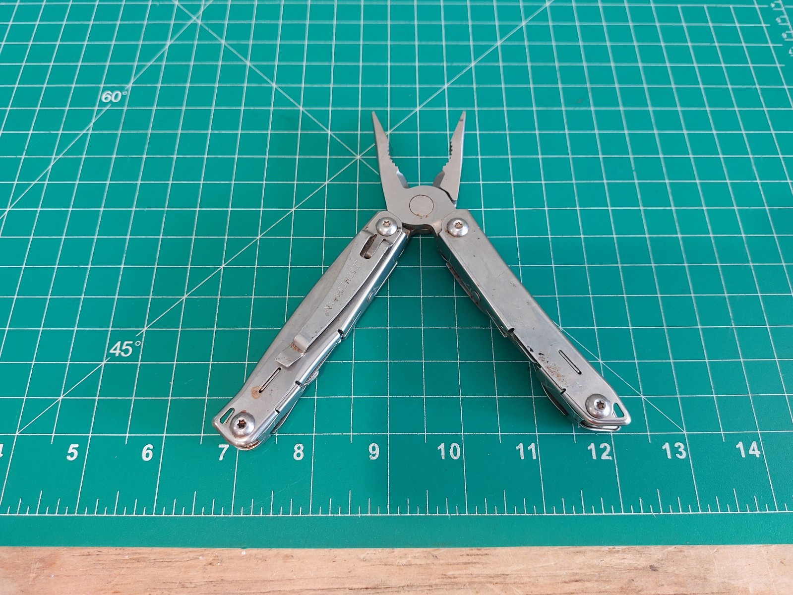 Leatherman Sidekick Multi-Tool Some Rust Somewhat Hard to Open Side Tools
