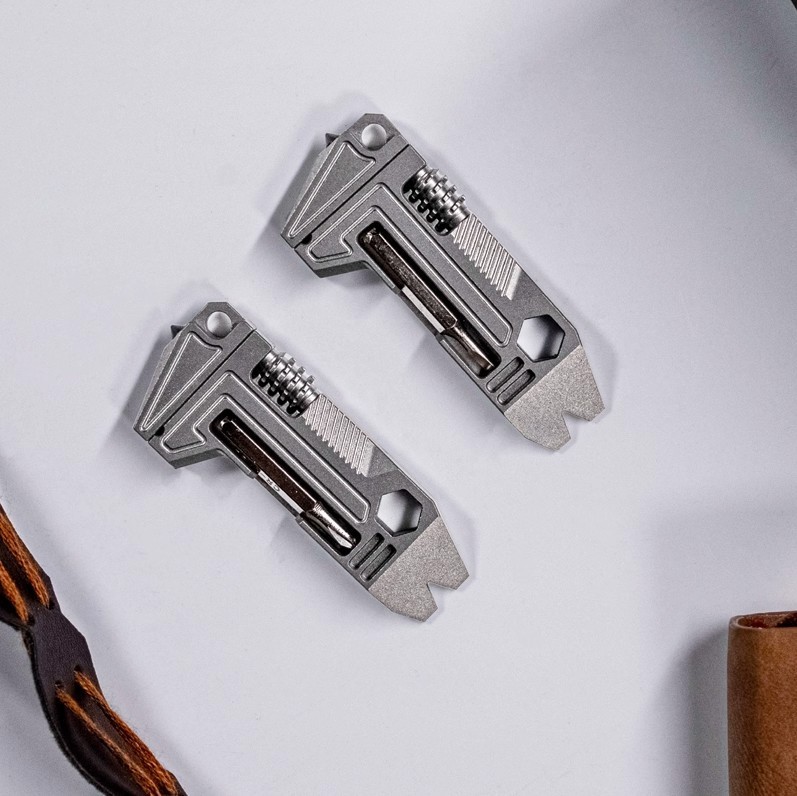 EDC Titanium Multi-Tools Adjustable Wrench Pocket w/ Bit Holder Keychain Gadget