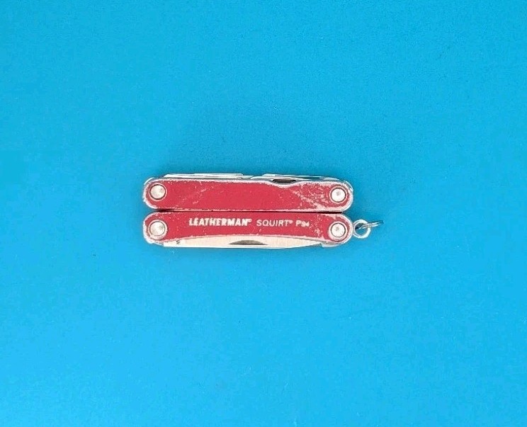 Leatherman SQUIRT PS4 Multi-Tool With Pliers Scissors Knife RED!