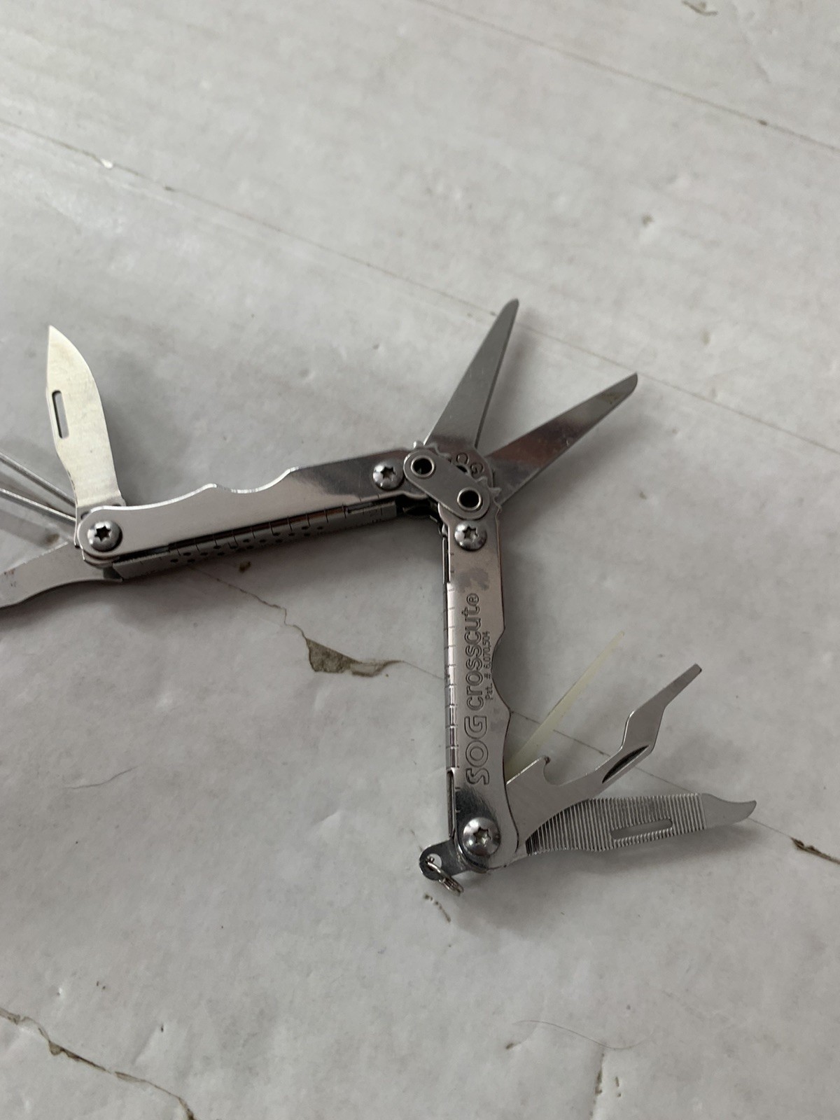 SOG Crosscut Stainless Steel Multi-Tool. Pliers Knife 8 Tools Total
