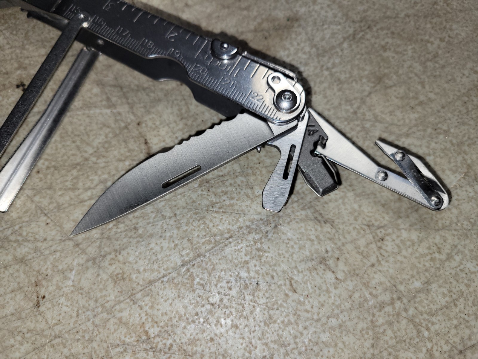 Fine SOG Power Lock Multi-Tool Stainless Steel Serrated Knife Opener