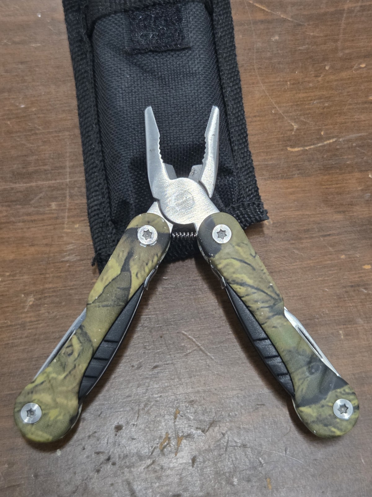 PLATT 3″ Camo Multi Tool Folding Pliers Knife Screwdrivers w/ Sheath LightlyUsed