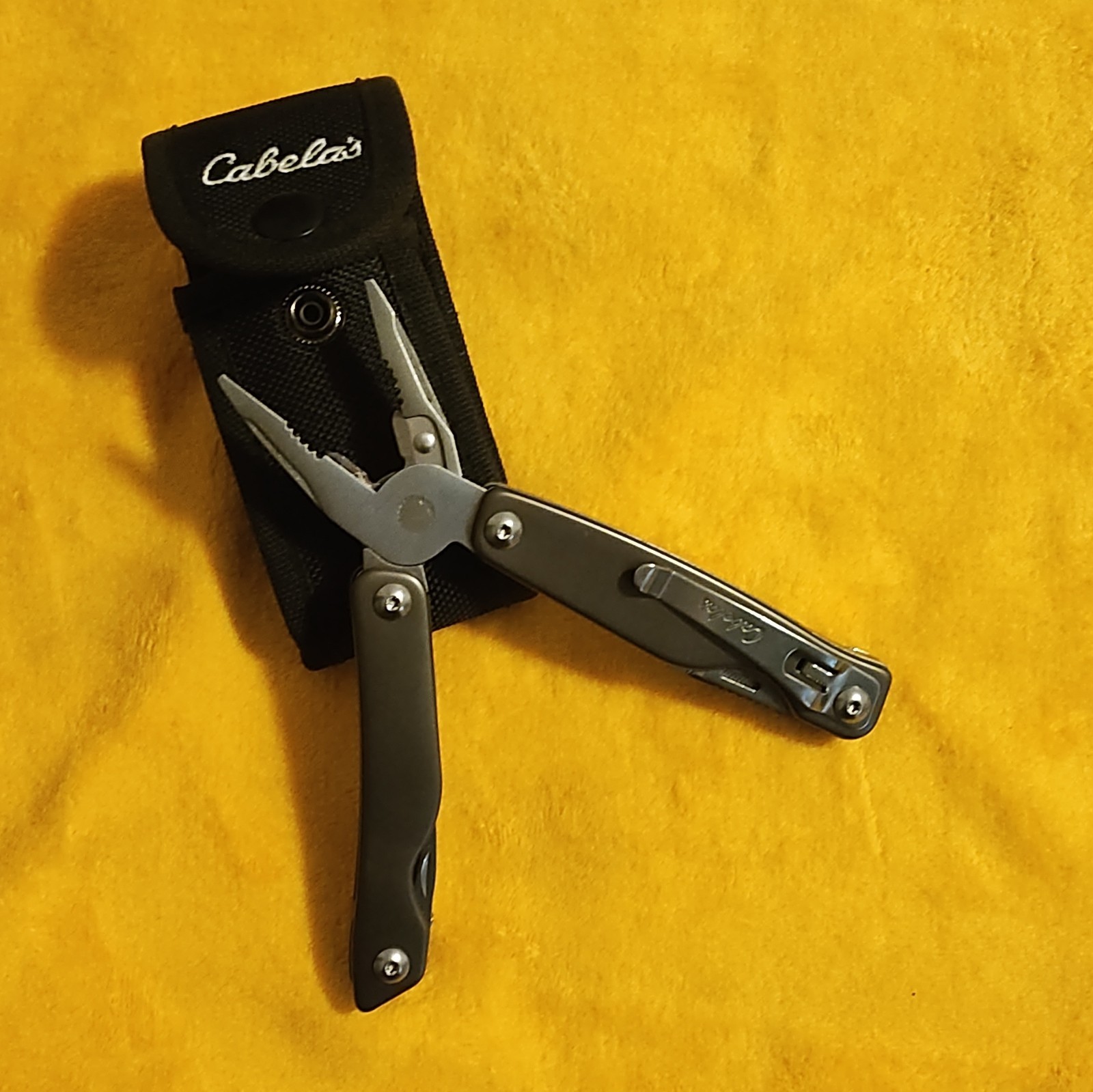 Cabela’s Multi-Tool 9 Tools Stainless Steel Pliers Knife Sheath Silver