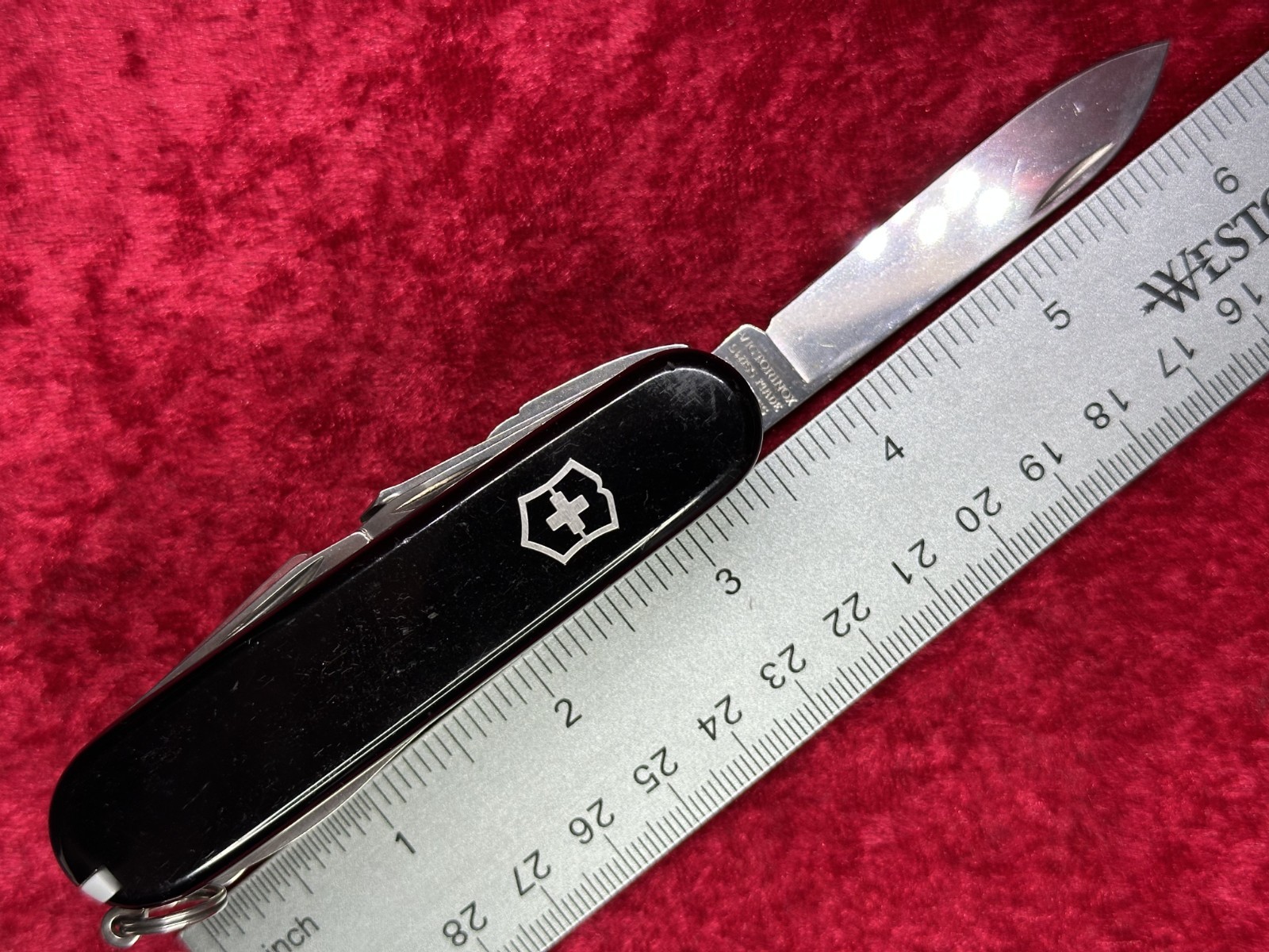 Victorinox SwissChamp Black Swiss Army Knife 91mm 22 Tool 8 Layer (689)