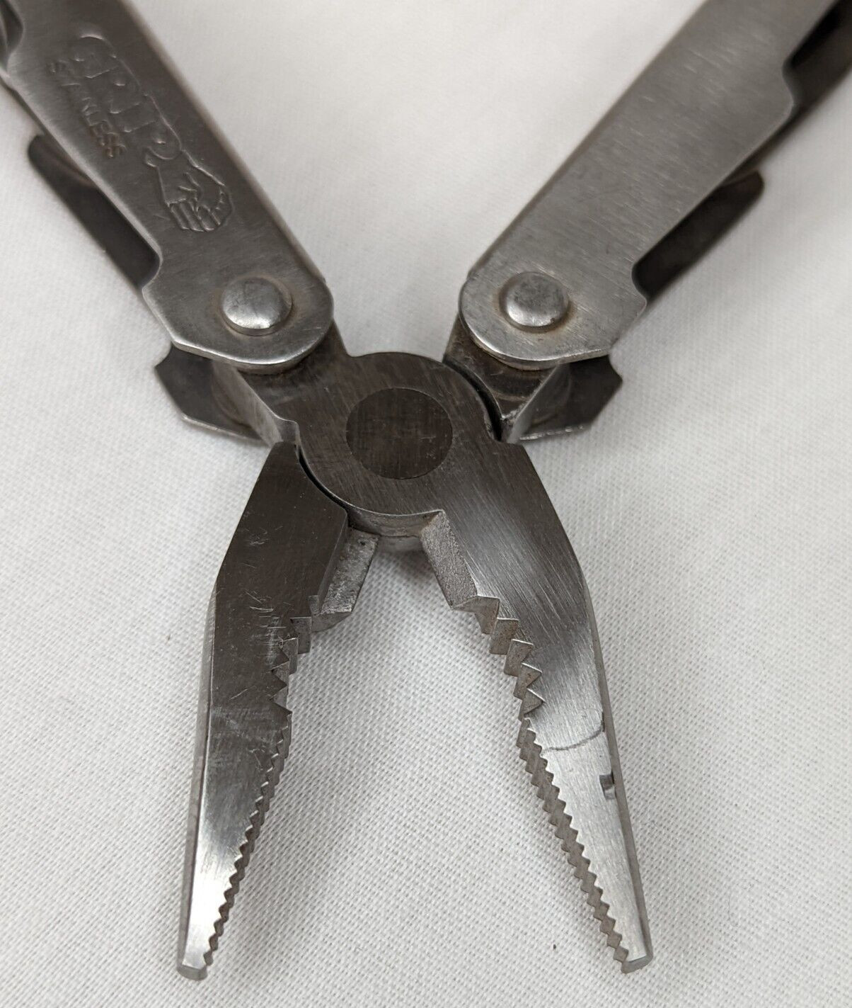 Grip Stainless Multi Tool Pliers, Knife, Bottle Opener, Philips Screwdriver