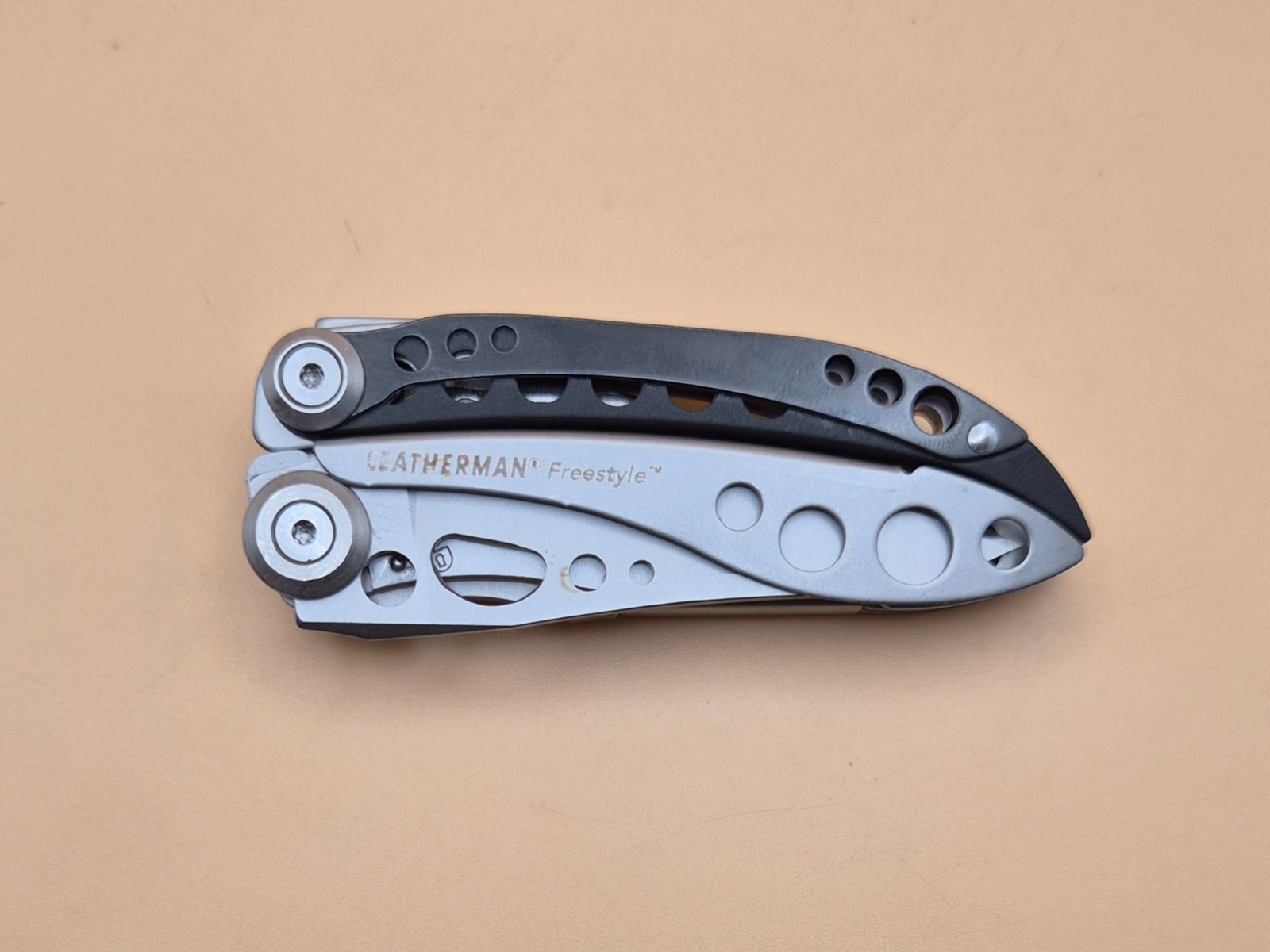 RARE Leatherman RETIRED FREESTYLE Multi-tool Good Condition (003)
