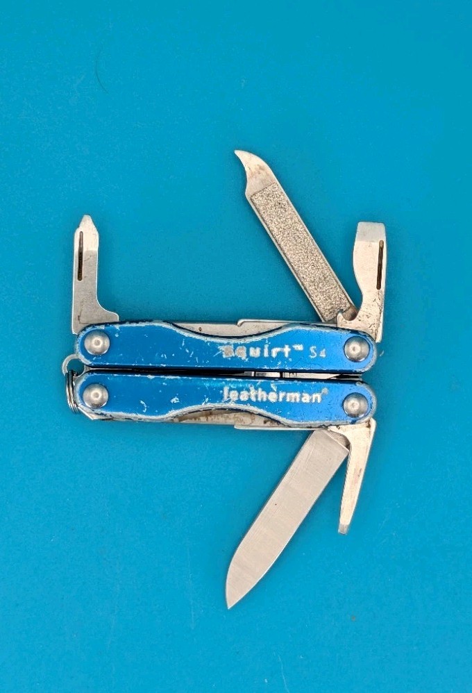 Leatherman “Squirt S4” Stainless Steel Multi Tool – BLUE!