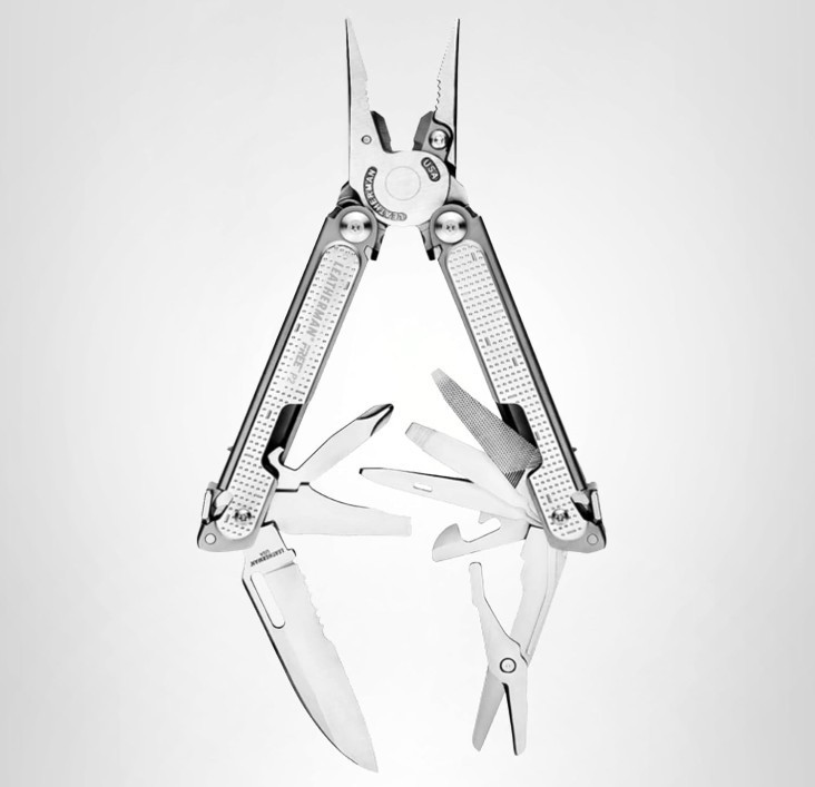 NEW Leatherman FREE P2 Multitool with Magnetic Locking
