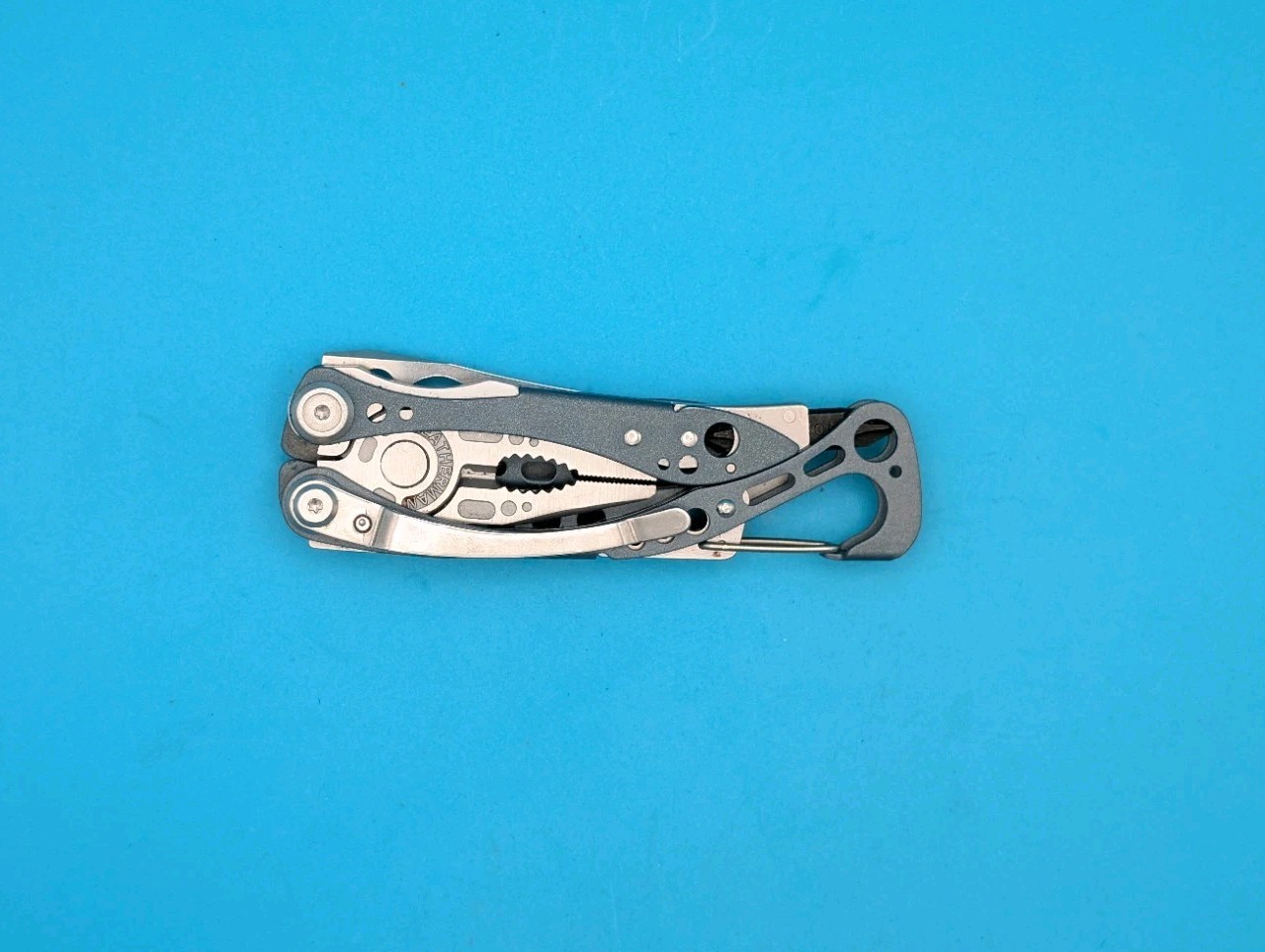 Leatherman Skeletool Multitool Combo Edge Knife! NAVY BLUE! WITH SHEATH!
