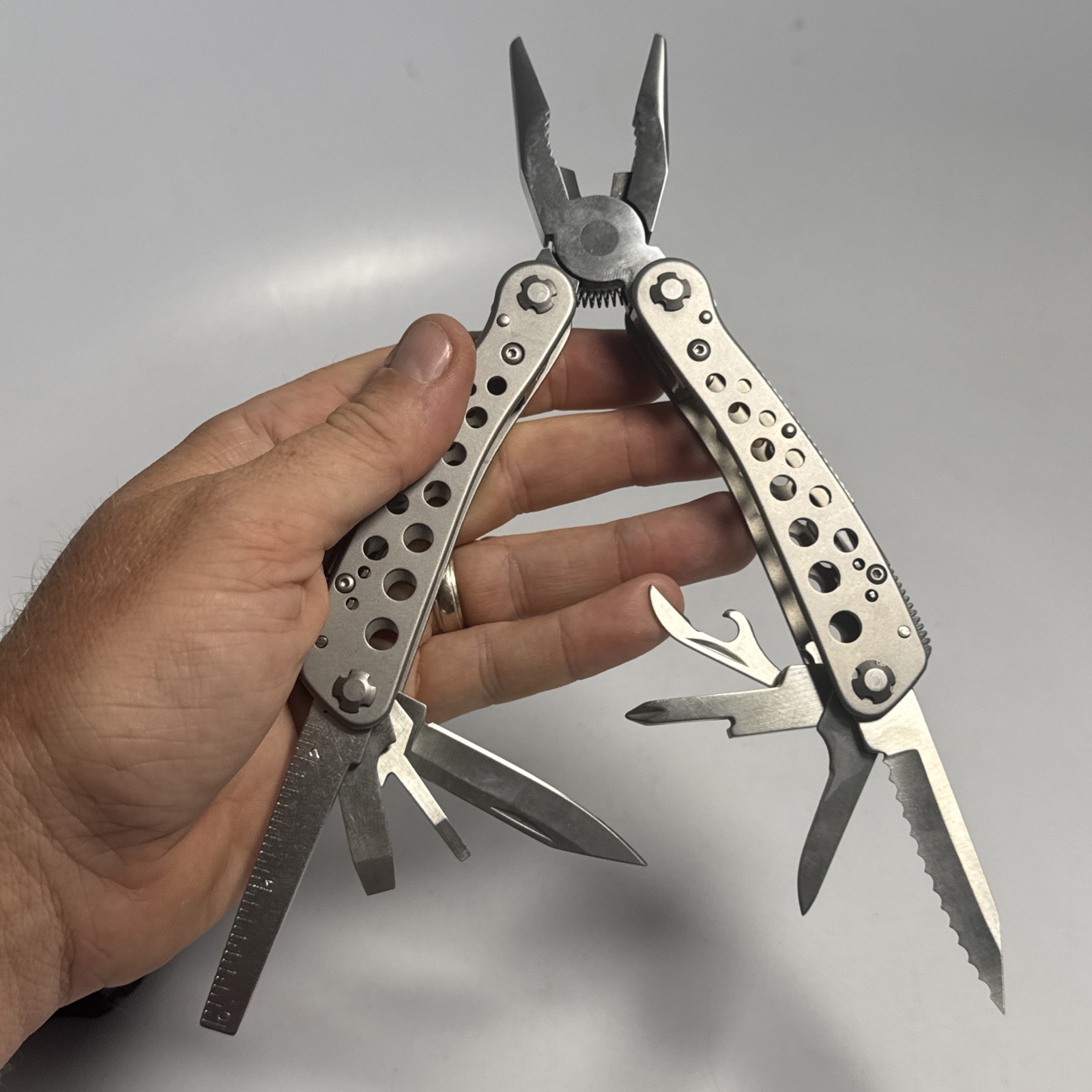Winchester RARE Stainless Steel Multi-Tool Pocket Knife 9 N 1 + Sheath HTF Mint