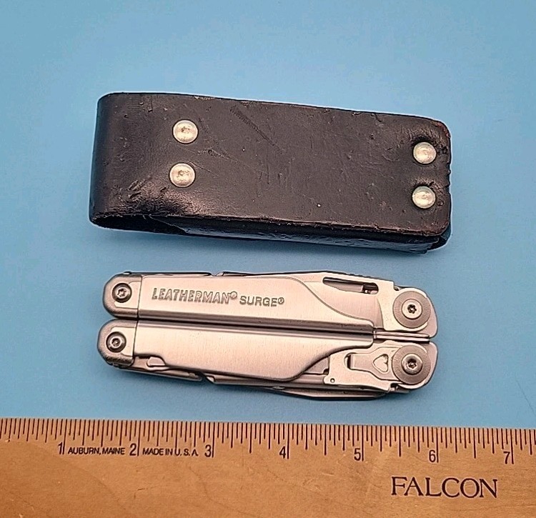 Leatherman Surge Multi-Tool w/ Sheath – Dated 1217 – Silver – Pliers, Knife