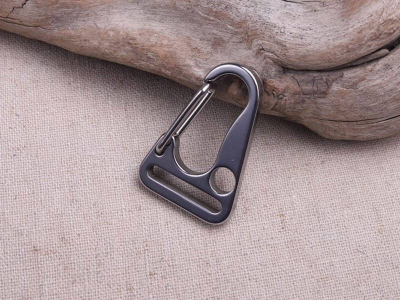 2pcs EDC Stainless Steel Keychain Carabiner Portable Car Key Bag Pendant Tool