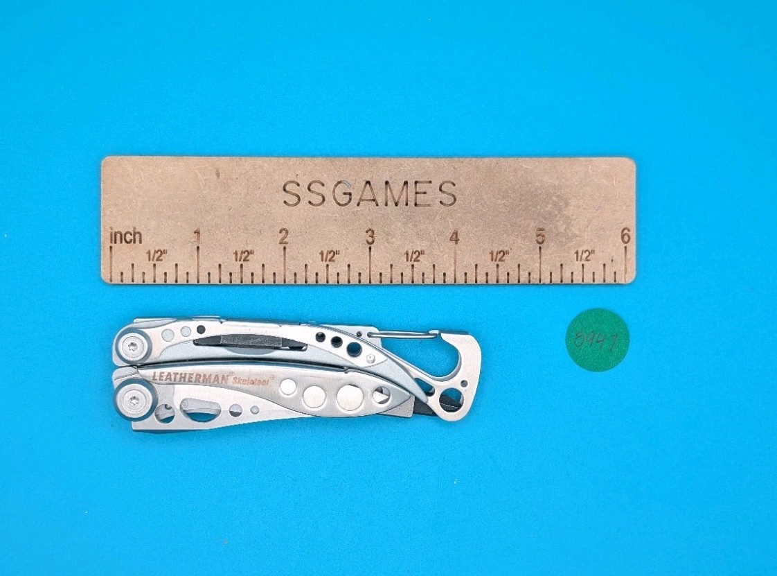 LEATHERMAN Skeletool Multi Tool – Combo Edge Blade Knife Pliers Carabiner!!!