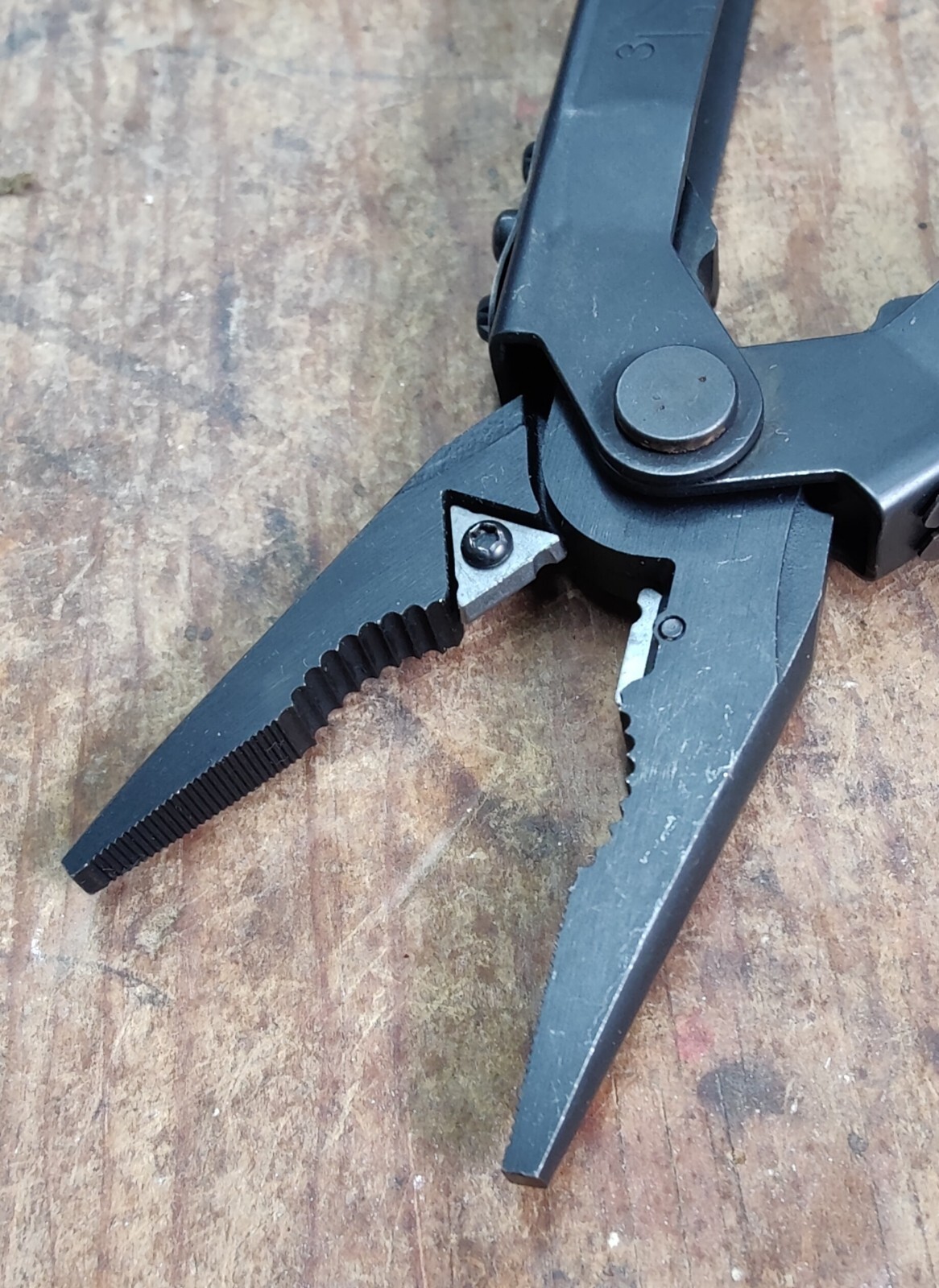 Gerber MP600 Multi-Plier Multi-Tool w/ Carbide Cutters & Sheath
