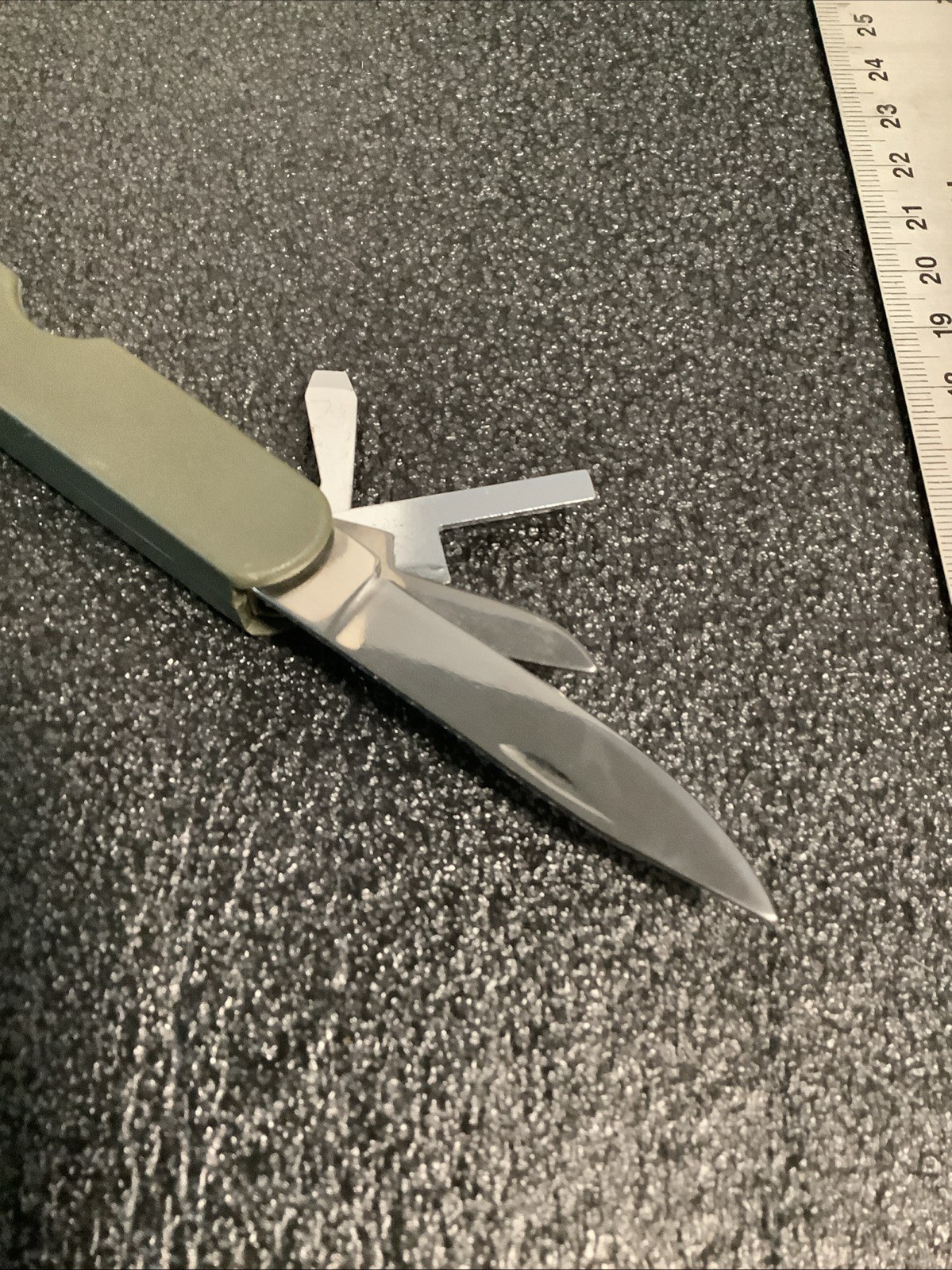 Bell Brand – Mat Gray 4” Steel Multi Tool with Pliers, Knife, Sm Screwdrivers