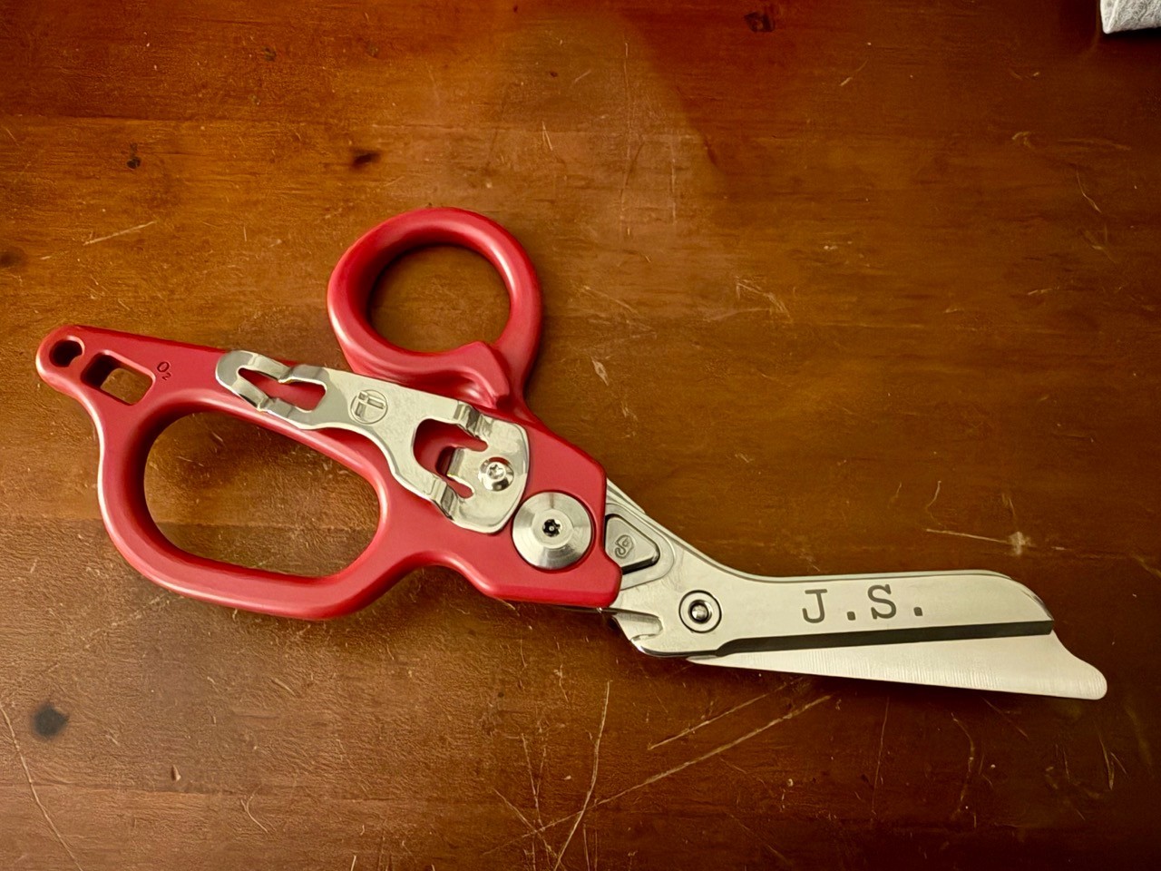 Leatherman Raptor Response Rescue Shears – Red/Crimson – “J.S.” Laser Etched