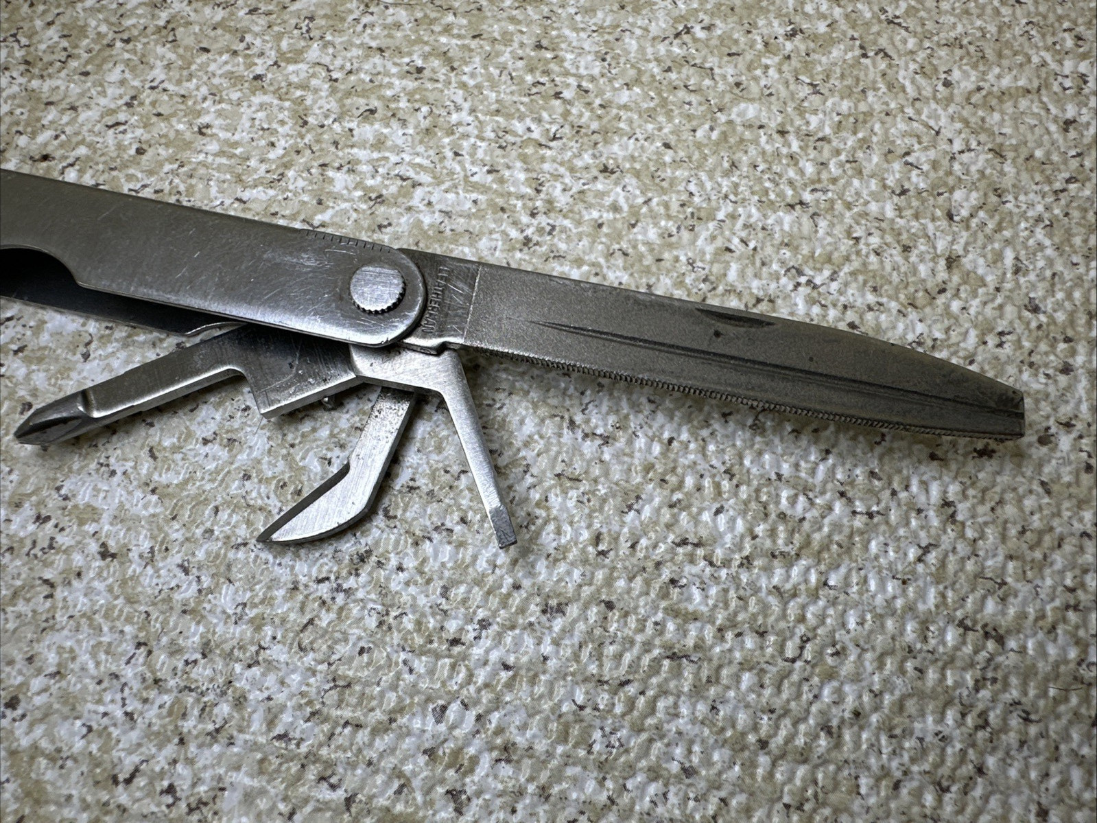 VTG Original Leatherman Multi Tool W/Original Leatherman Sheath “0696” Read Desc