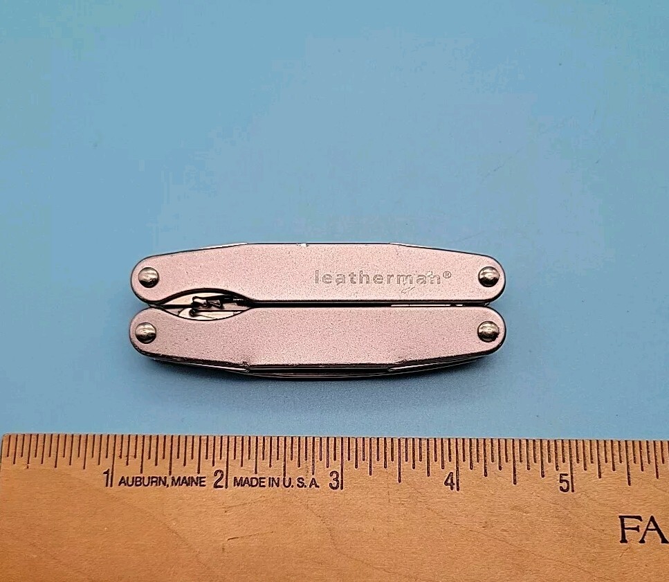Leatherman Juice C2 Multitool – Dated 0909 – Gray – Knife, Pliers *Retired*