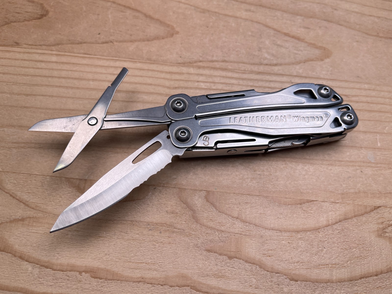 Leatherman Wingman Multi-Tool Knife 12/15 – Stainless Steel, Pocket Clip