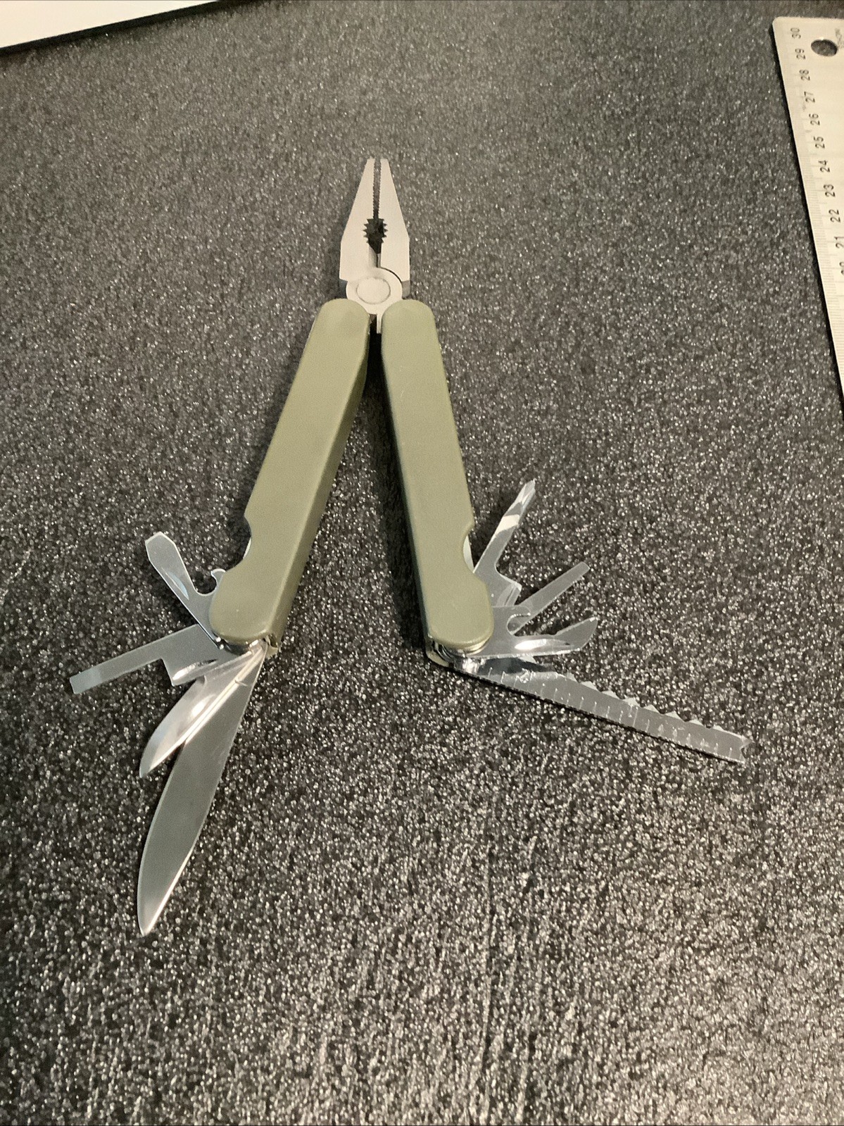 Bell Brand – Mat Gray 4” Steel Multi Tool with Pliers, Knife, Sm Screwdrivers