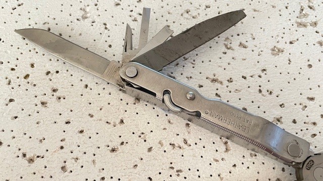 Leatherman SUPER TOOL 200 Stainless Steel Silver Multi Tool Pliers,Knife, Opener