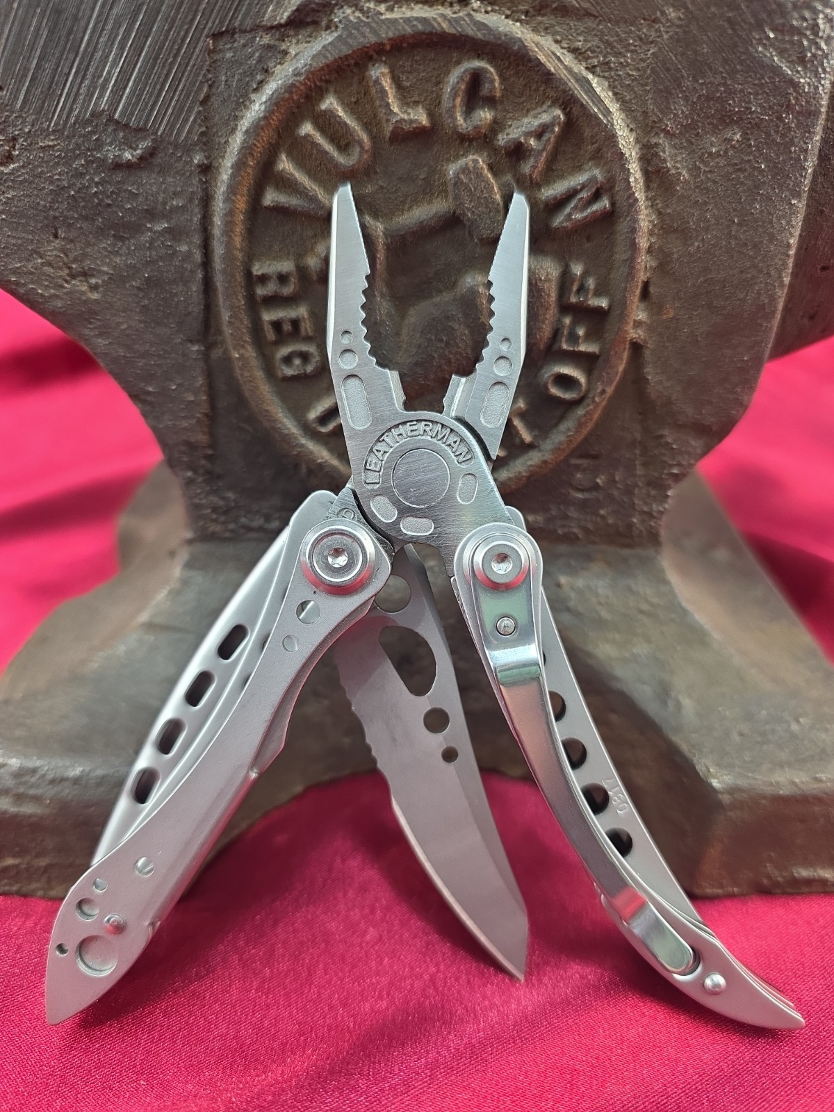 Leatherman Freestyle Multi Tool Knife Pliers Combo Stainless Steel EDC 0817