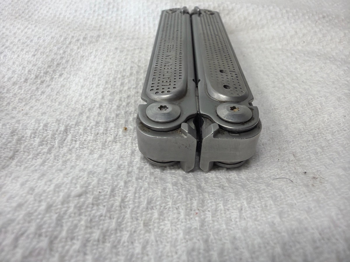 LEATHERMAN FREE P2 MULTI-TOOL PRE-OWNED (P23017522)