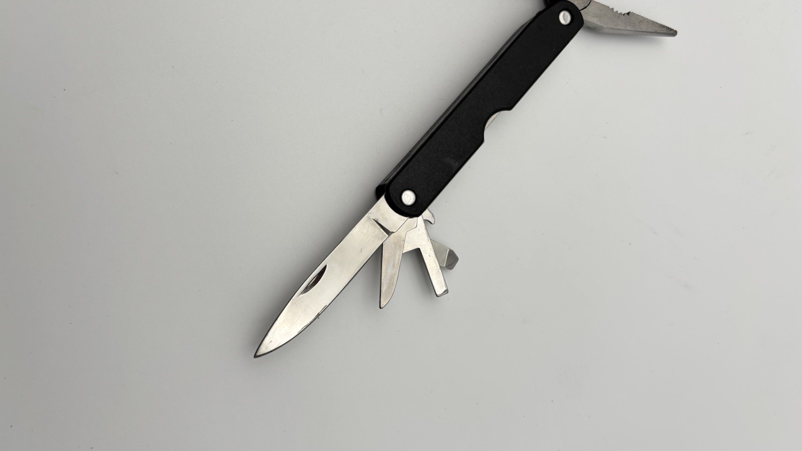Boeing Stainless Steel Multi-Tool W/ Nylon Case In Good Condition