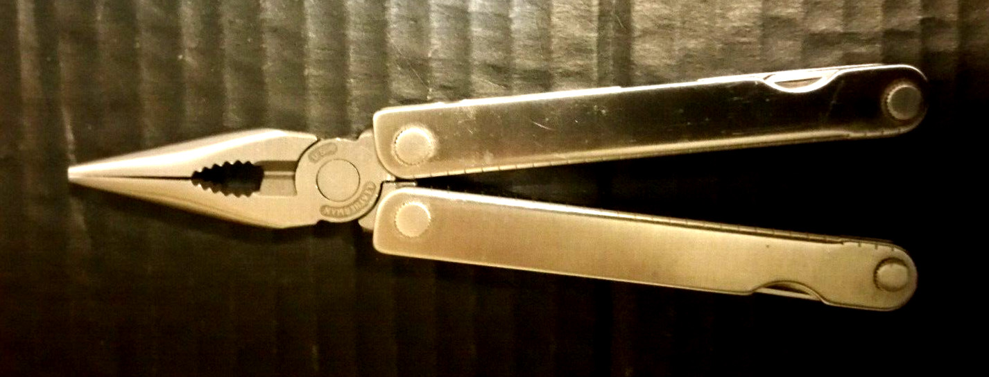 Leatherman Multi Twelve Tool Stainless 4″ No Sheath 2.5″ Blade Excellent + 1985