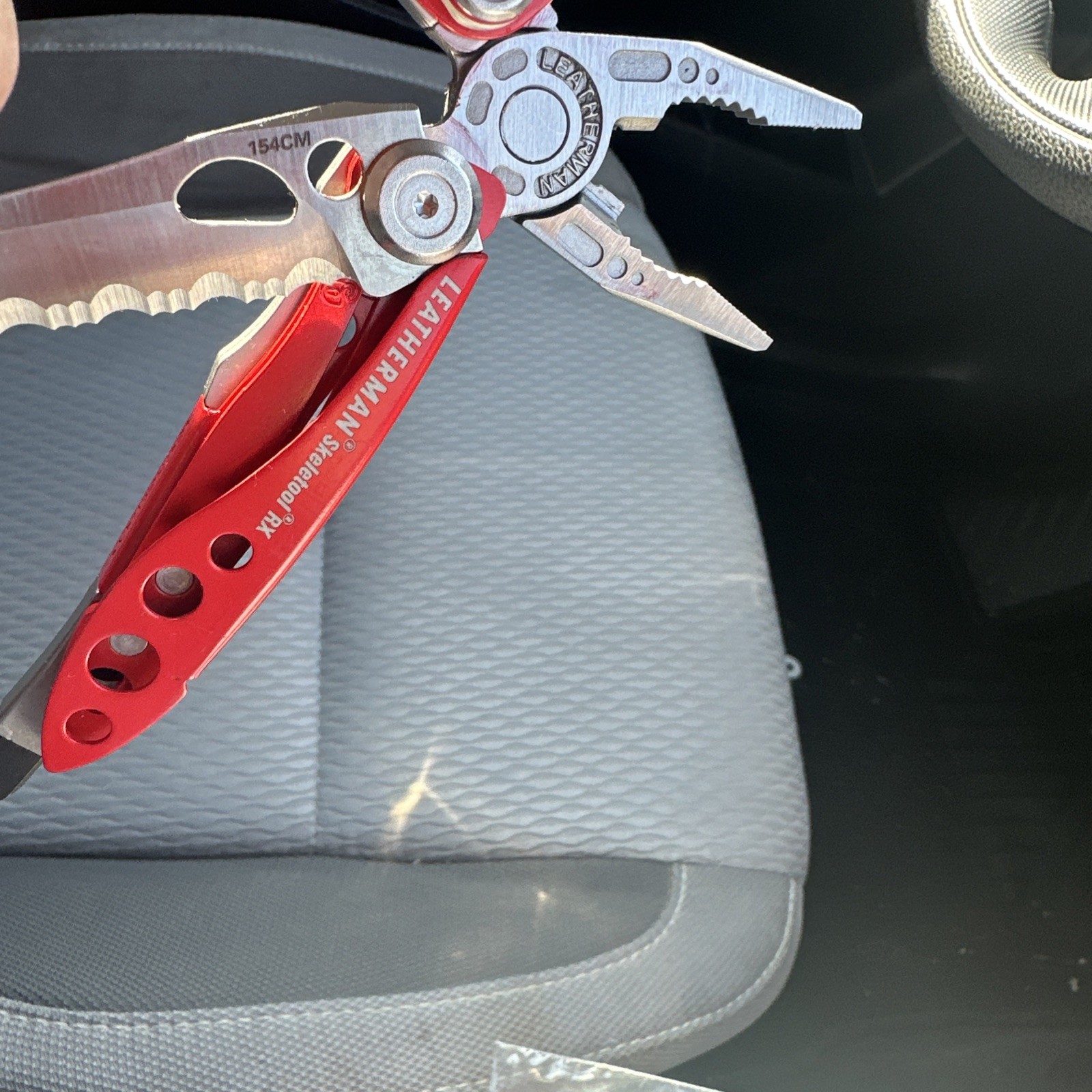 Leatherman Skeletool RX Multi-Tool 154CM Serrated, Rescue Glass Breaker Bit Nice