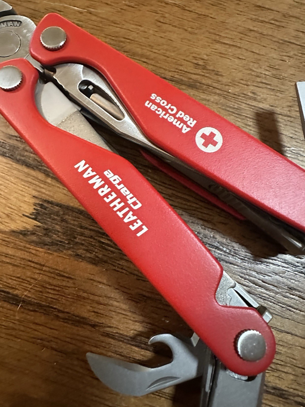 Leatherman Charge AL Red Cross Limited Edition – Rare