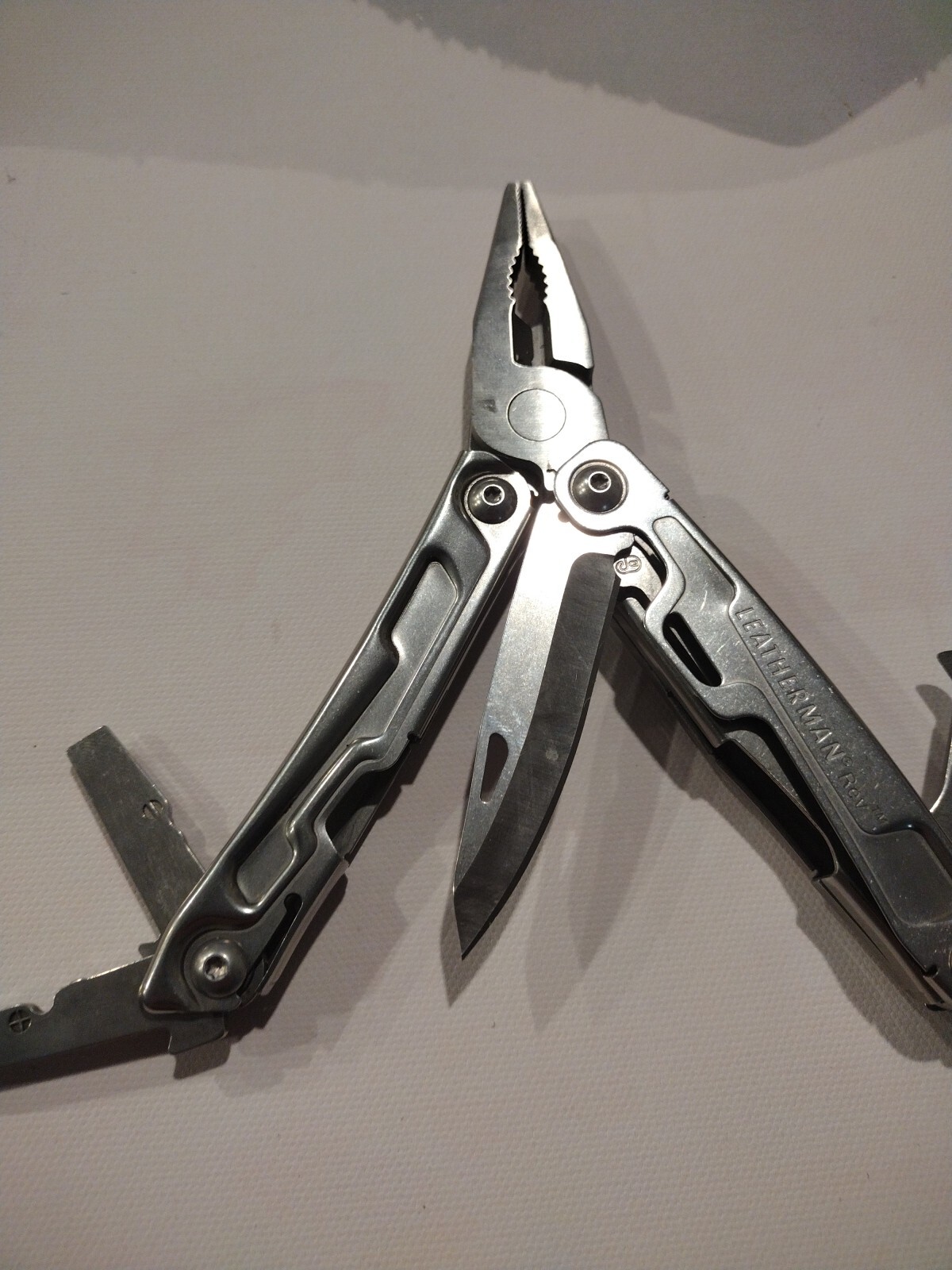 Leatherman REV 14 Tools Multi-Tool – Stainless Steel with Nylon Sheath Excellent