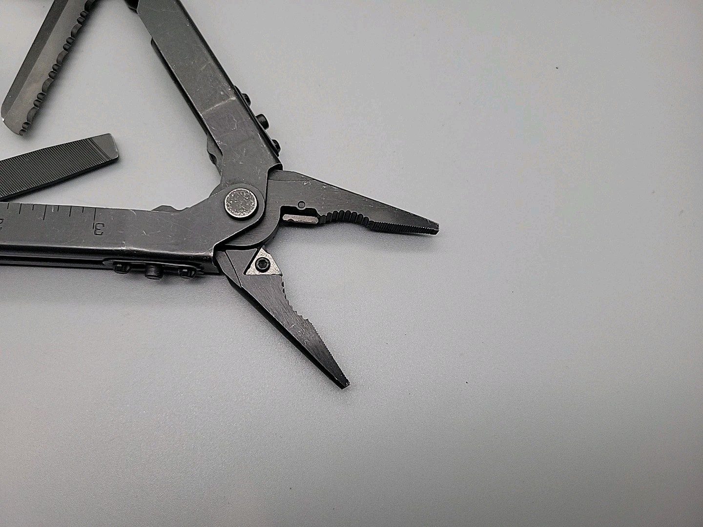 Gerber Multiplier MP600 Multi-Tool Black – Needle Nose Pliers – Carbide Cutters