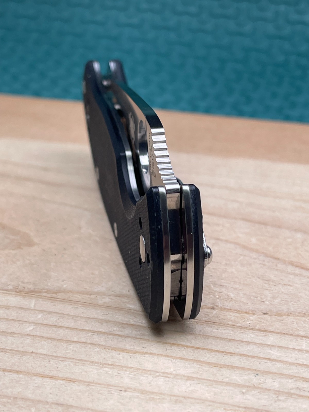 Spyderco Tenacious Folding Pocket Knife 8Cr13MoV Straight Edge Blade – Very Nice