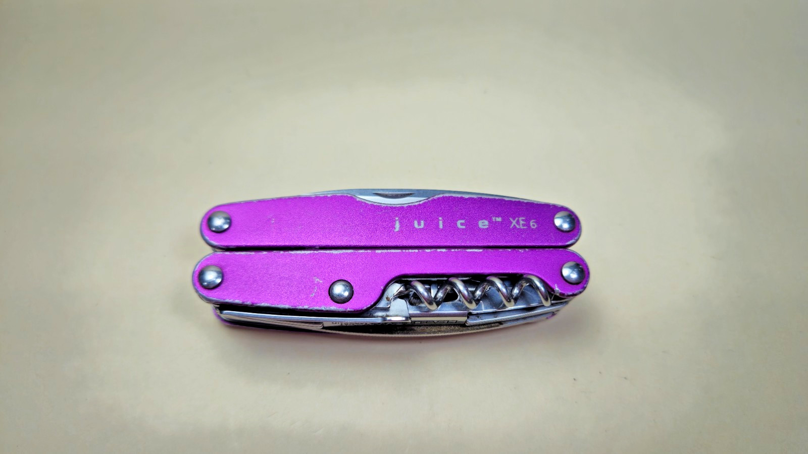 Leatherman Juice XE6 Purple Multi-Tool – Retired Collectable