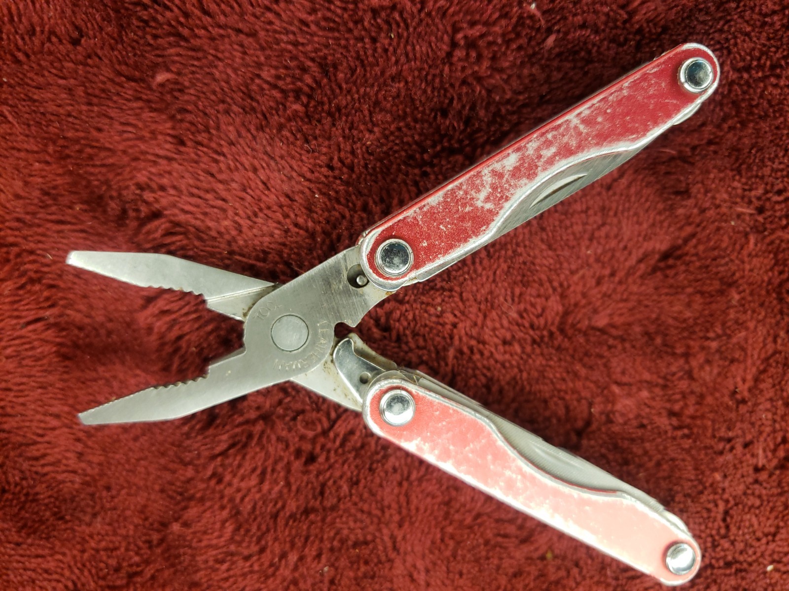 🔪 Leatherman Squirt P4 Multi-Tool Red