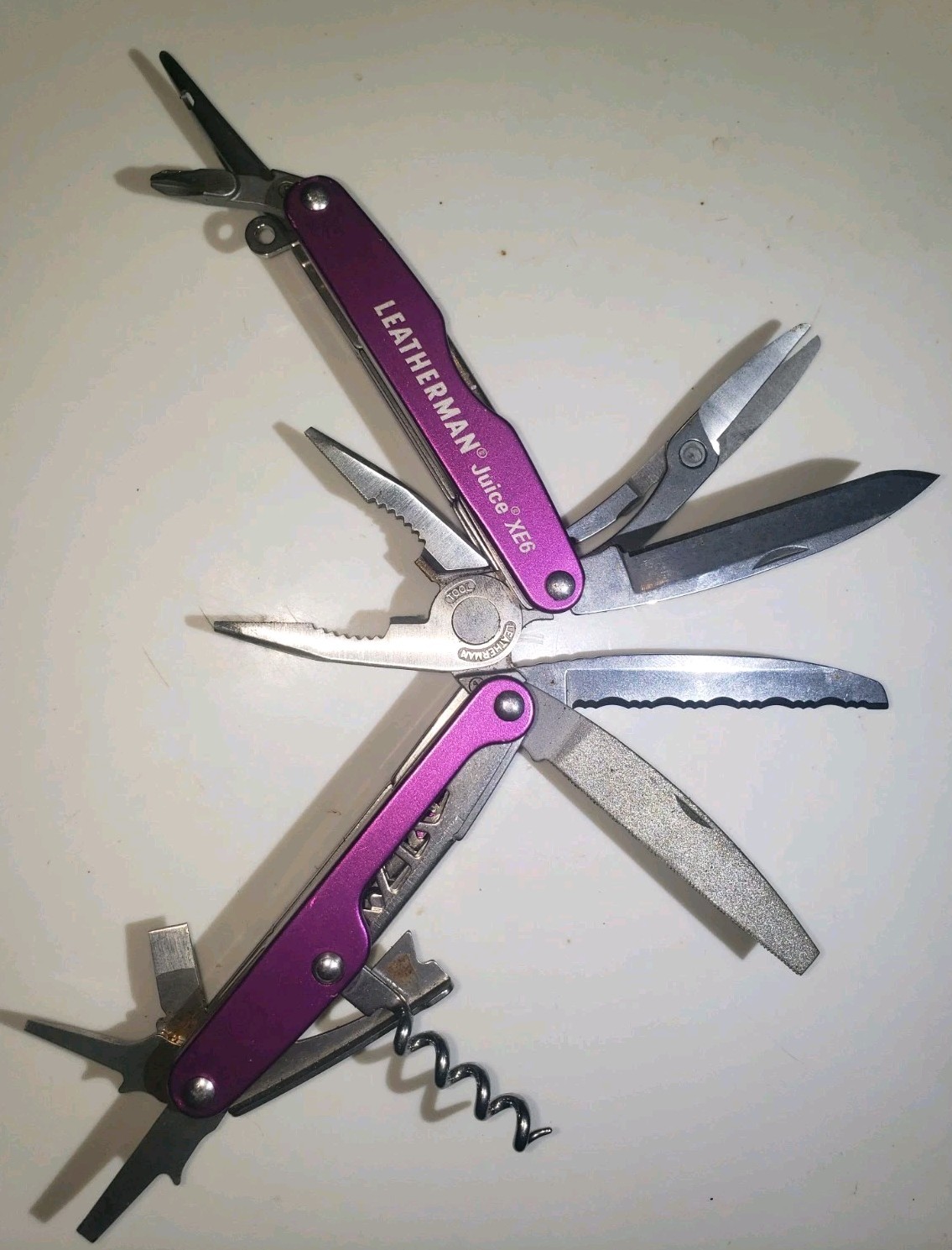 Rare Retired Leatherman Juice XE6 PURPLE Multi Tool Pliers Knife Scissors