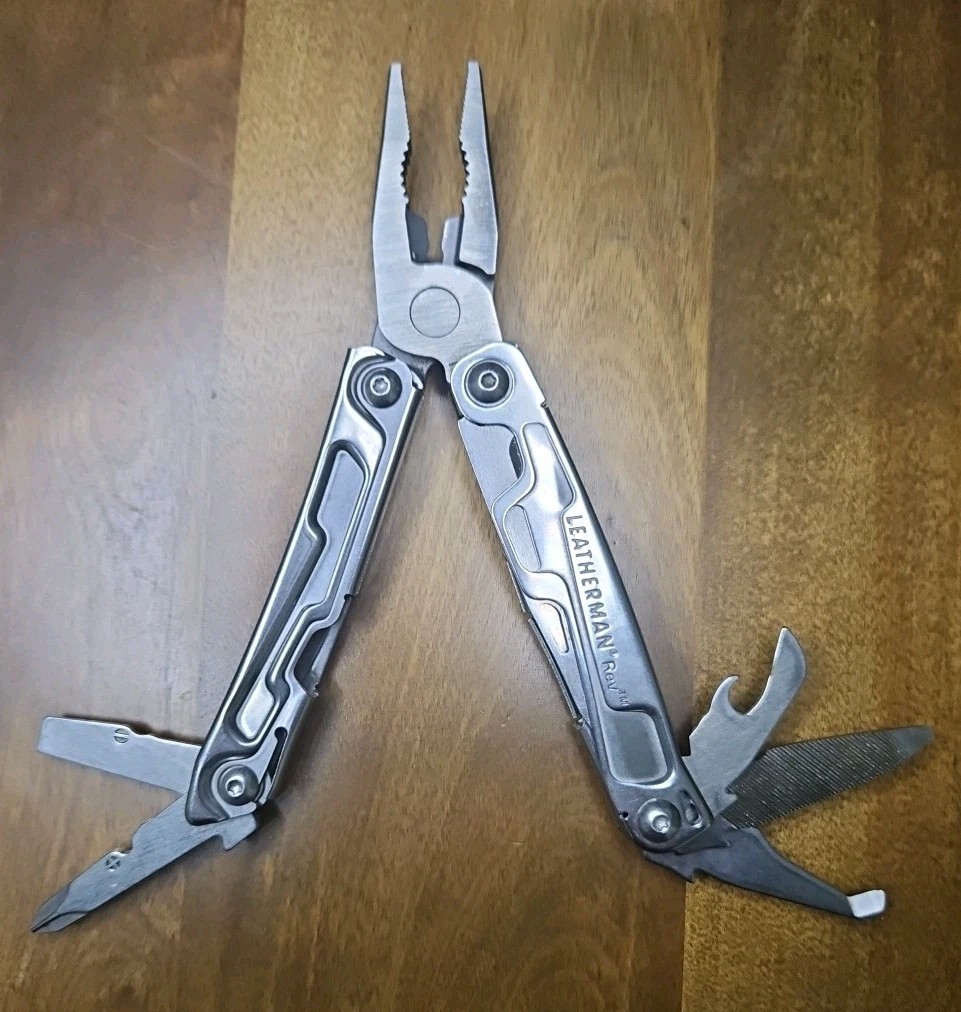Leatherman Rev Multi-Tool Knife Plier Nylon Case