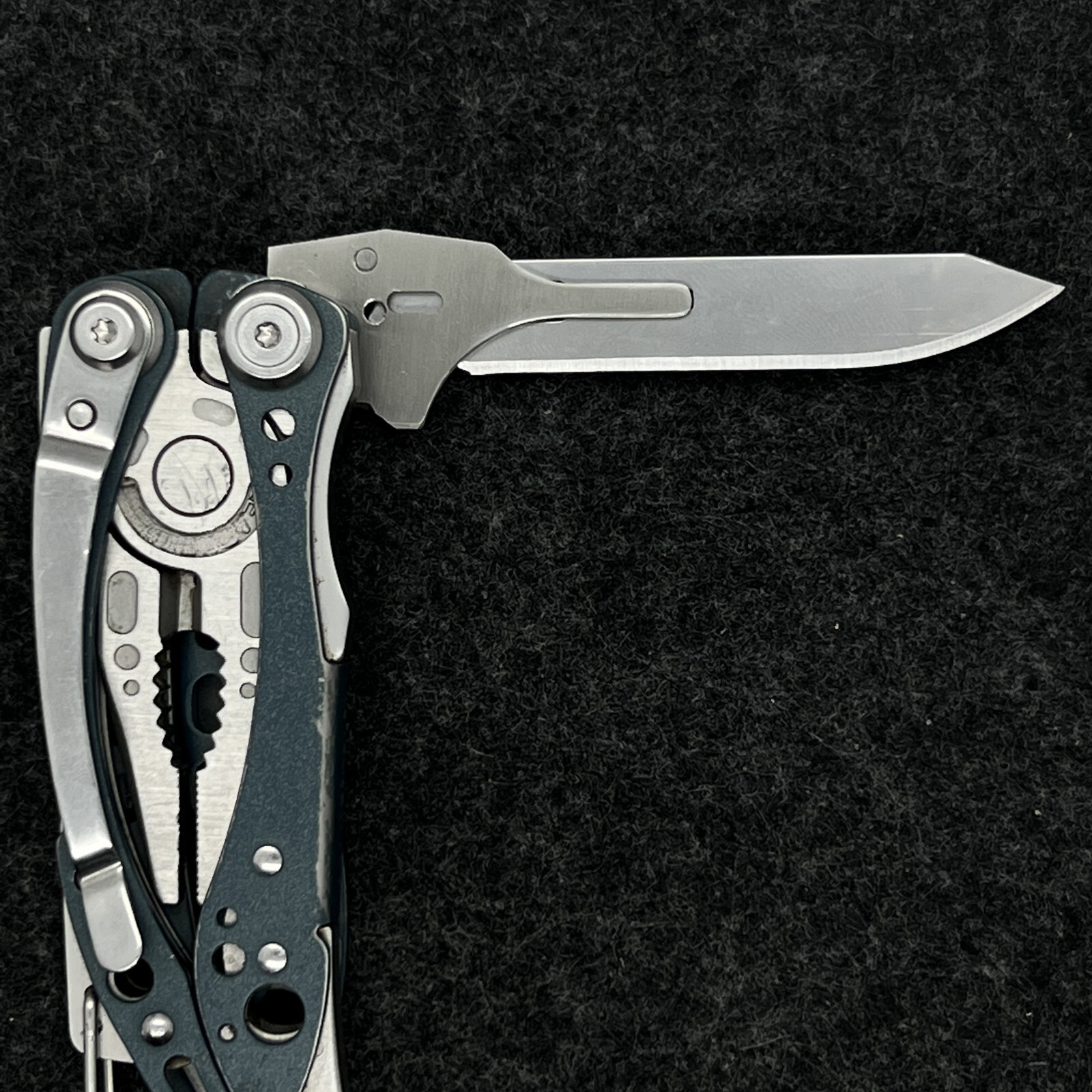 Scalpel Handle with ThumbGrip Fits Surgical Blade for Leatherman SkeleTool Knife
