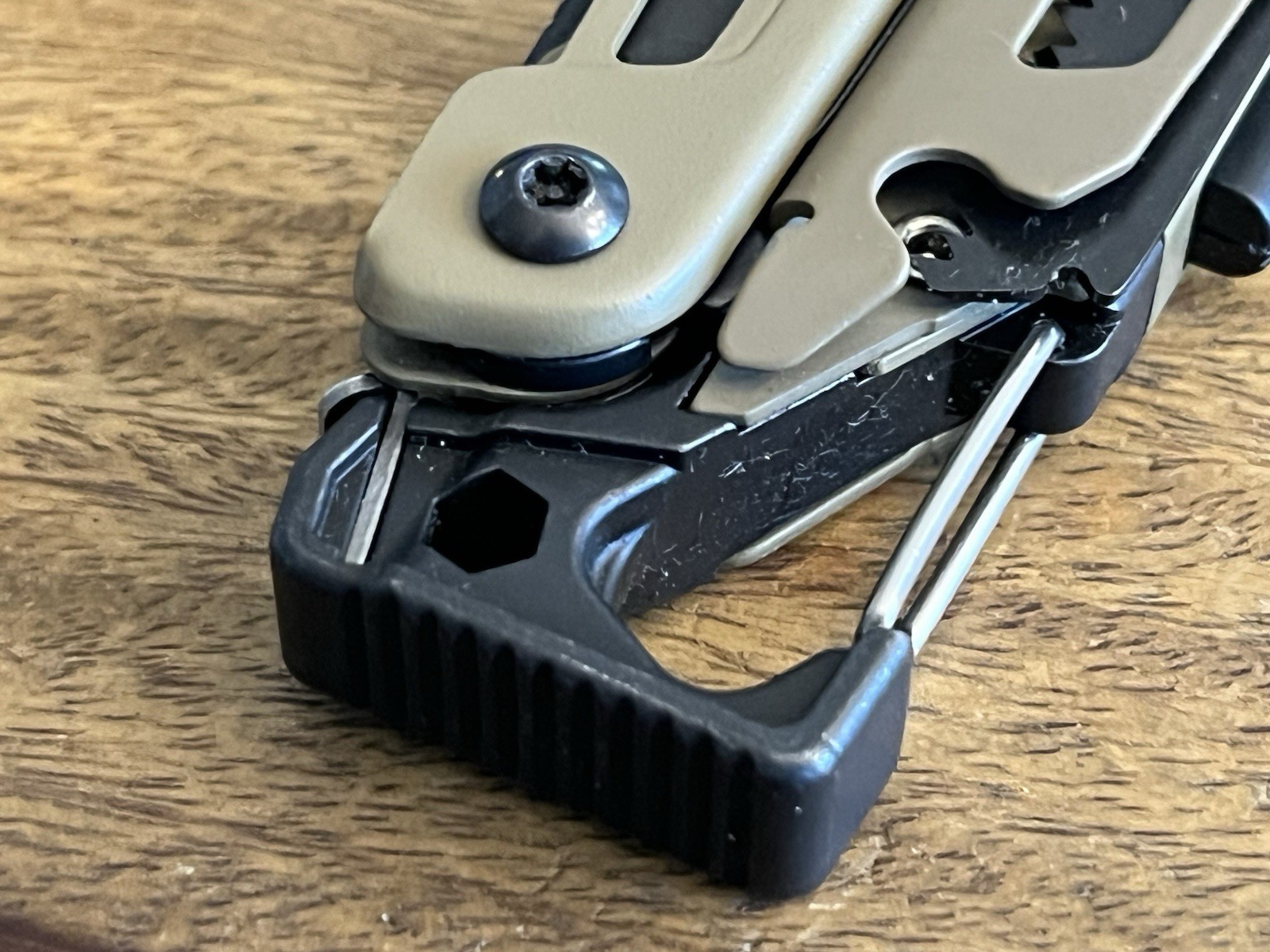 08/2022 Leatherman Coyote Tan Signal Multi-Tool Excellent!!! w/Beautiful Sheath